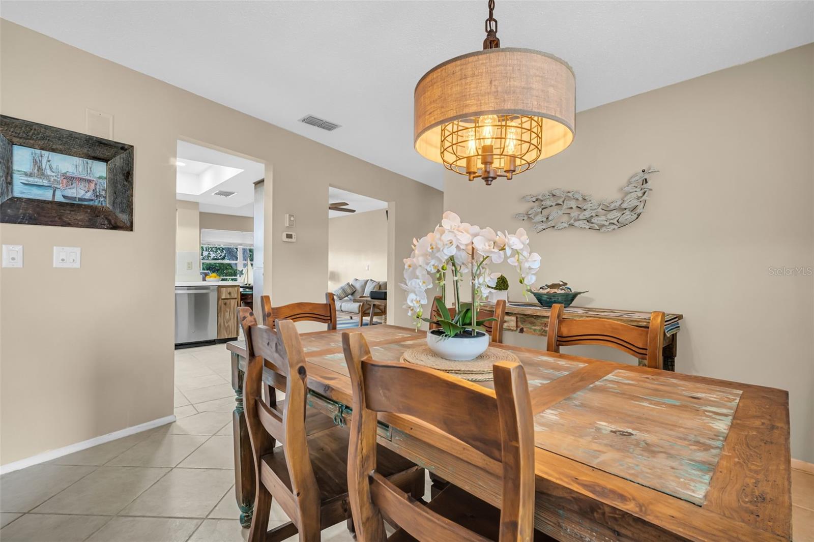 With a location right off of the kitchen - serving your guests is a breeze~