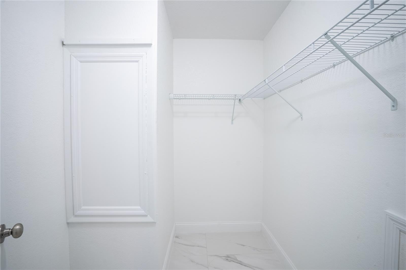 Walking closet for master room