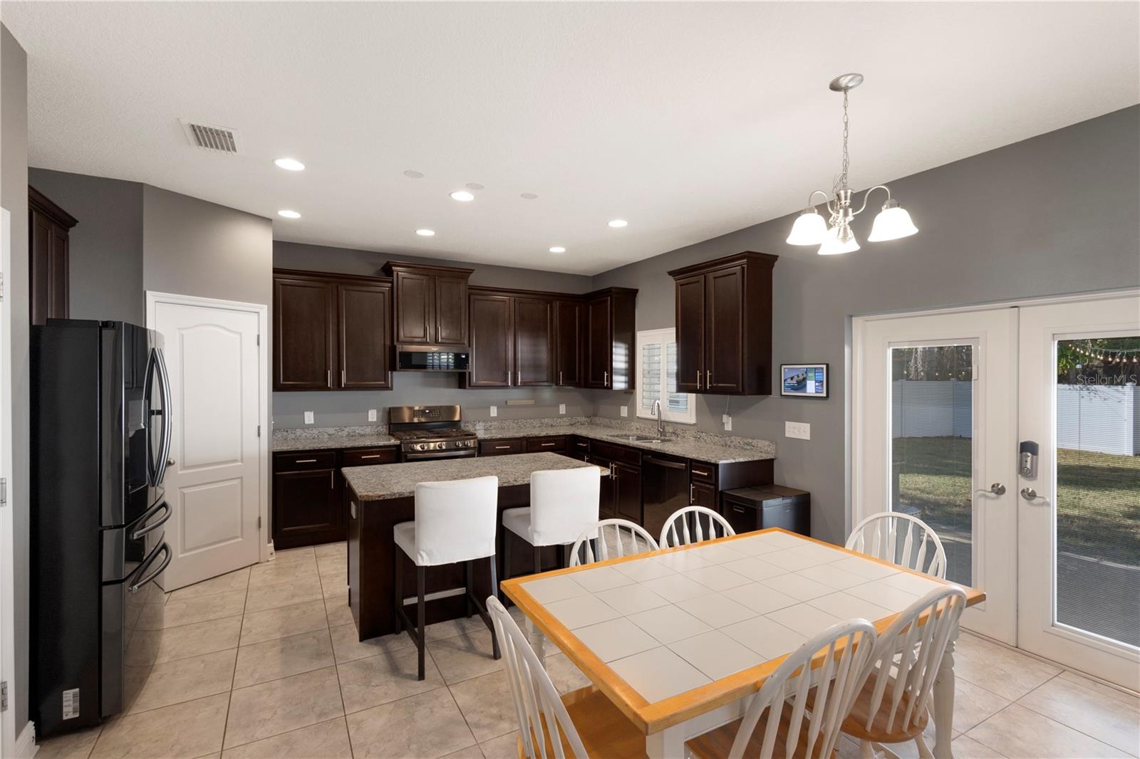 Kitchen & Dining Area