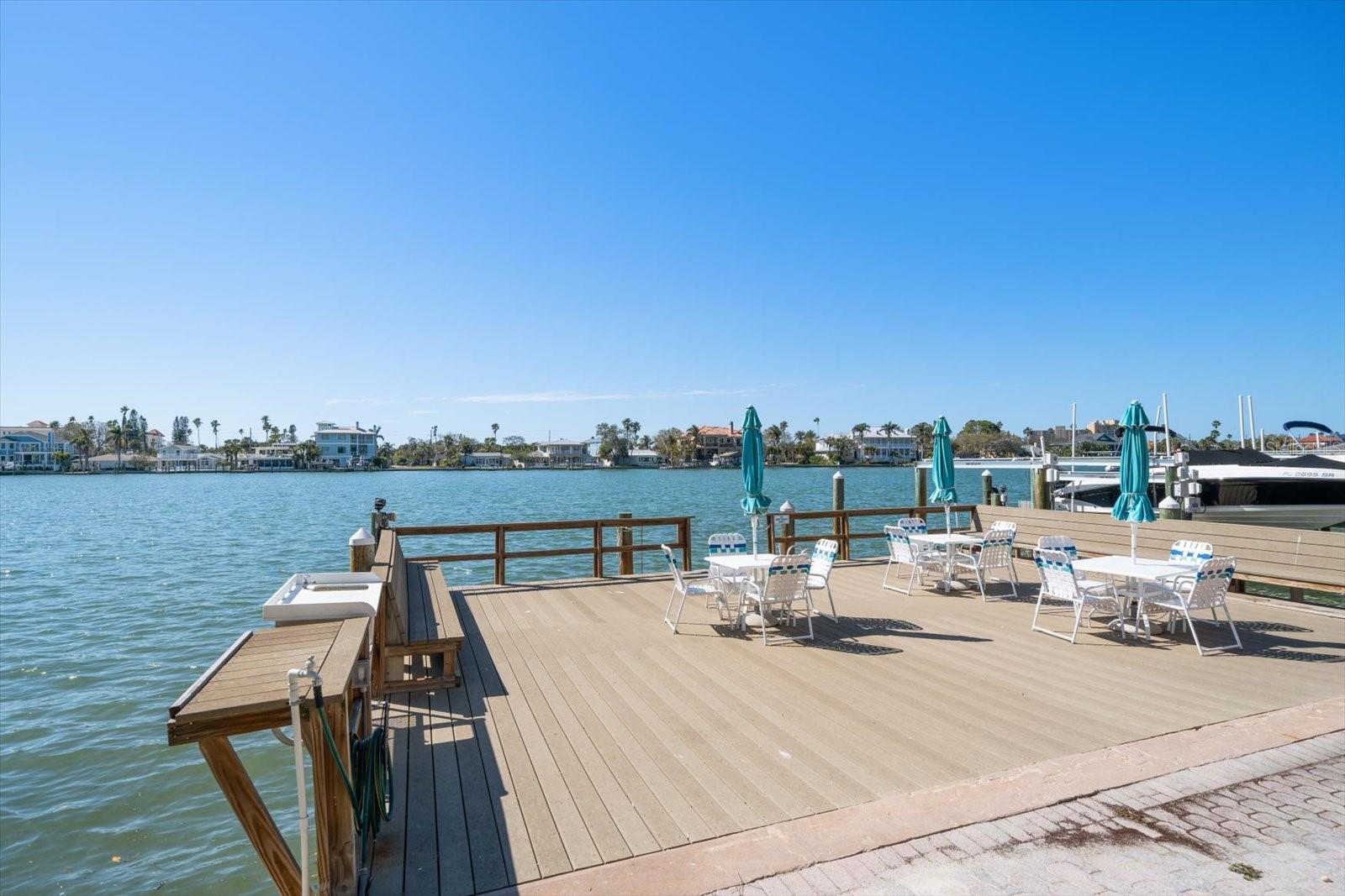 Fishing Pier & Waterside Dining Deck