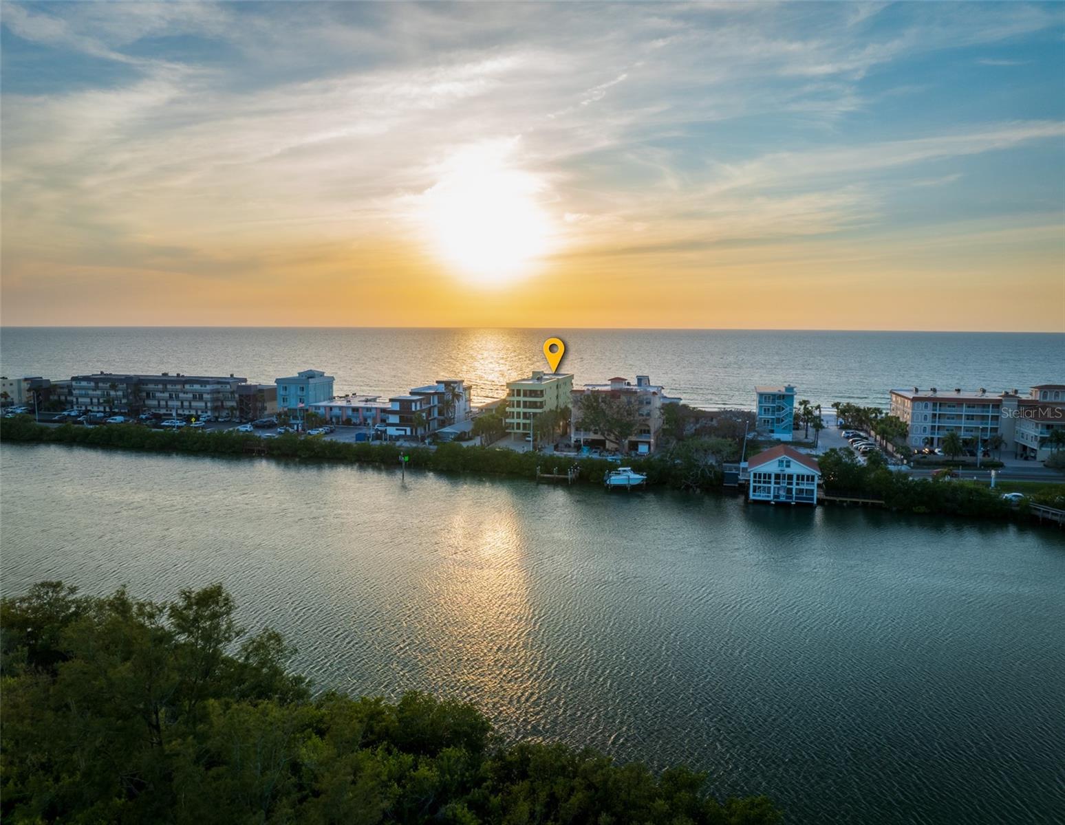 The intracoastal waterway at your front door and the Gulf beaches at your back door-the best of ALL worlds!