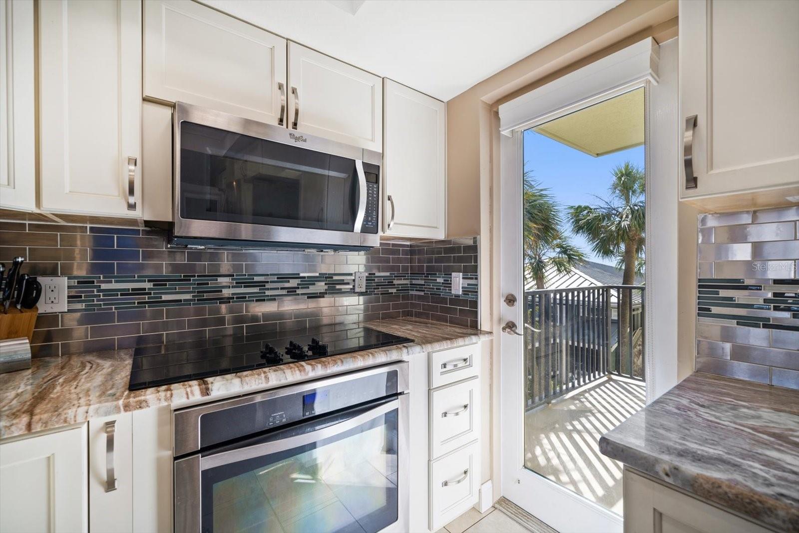 Taking in the views of the beach while preparing meals is delightful! Note the backsplash and complementing counters! Very "tasteful!"