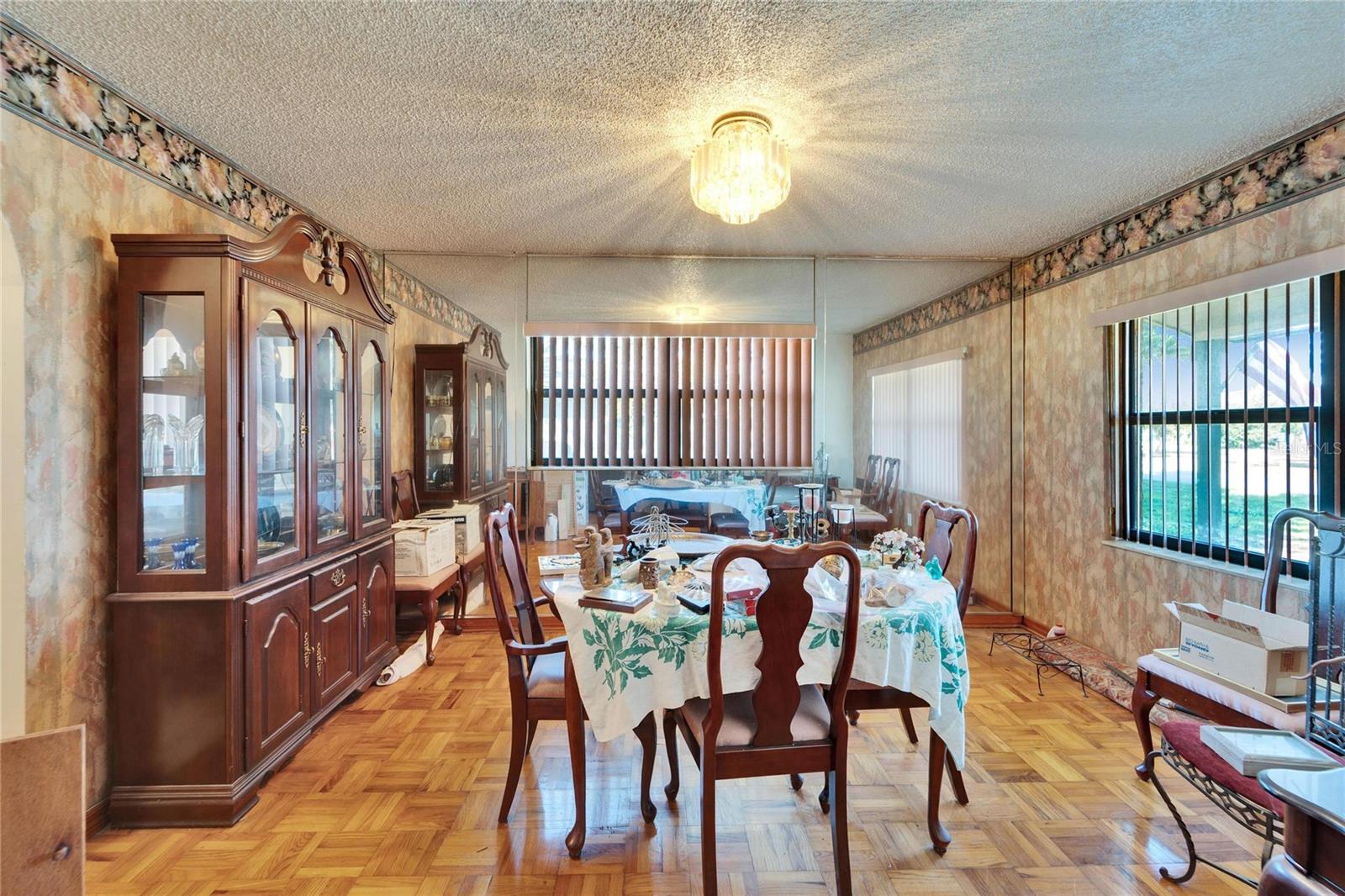 Dining Room @ 10226 N Oakleaf Ave