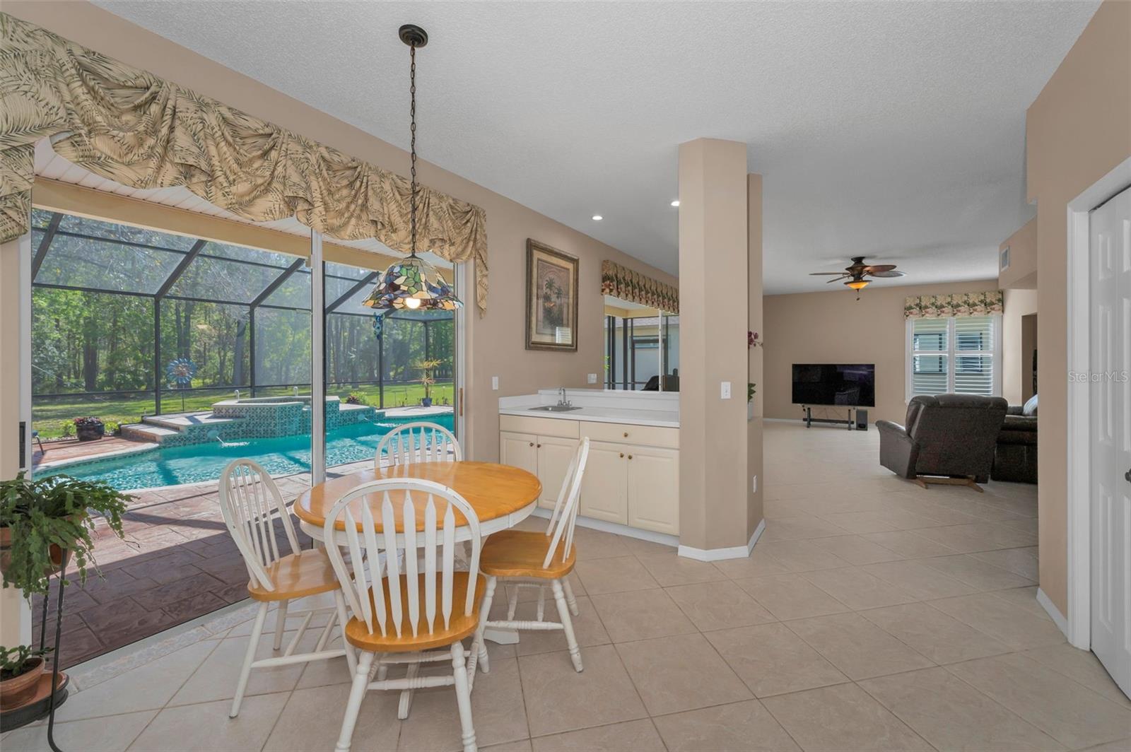 Kitchen eating area and wet bar