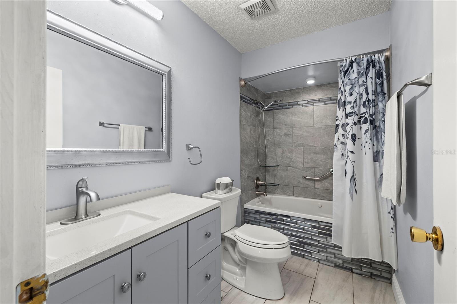 Updated Guest Bathroom with Jetted Tub