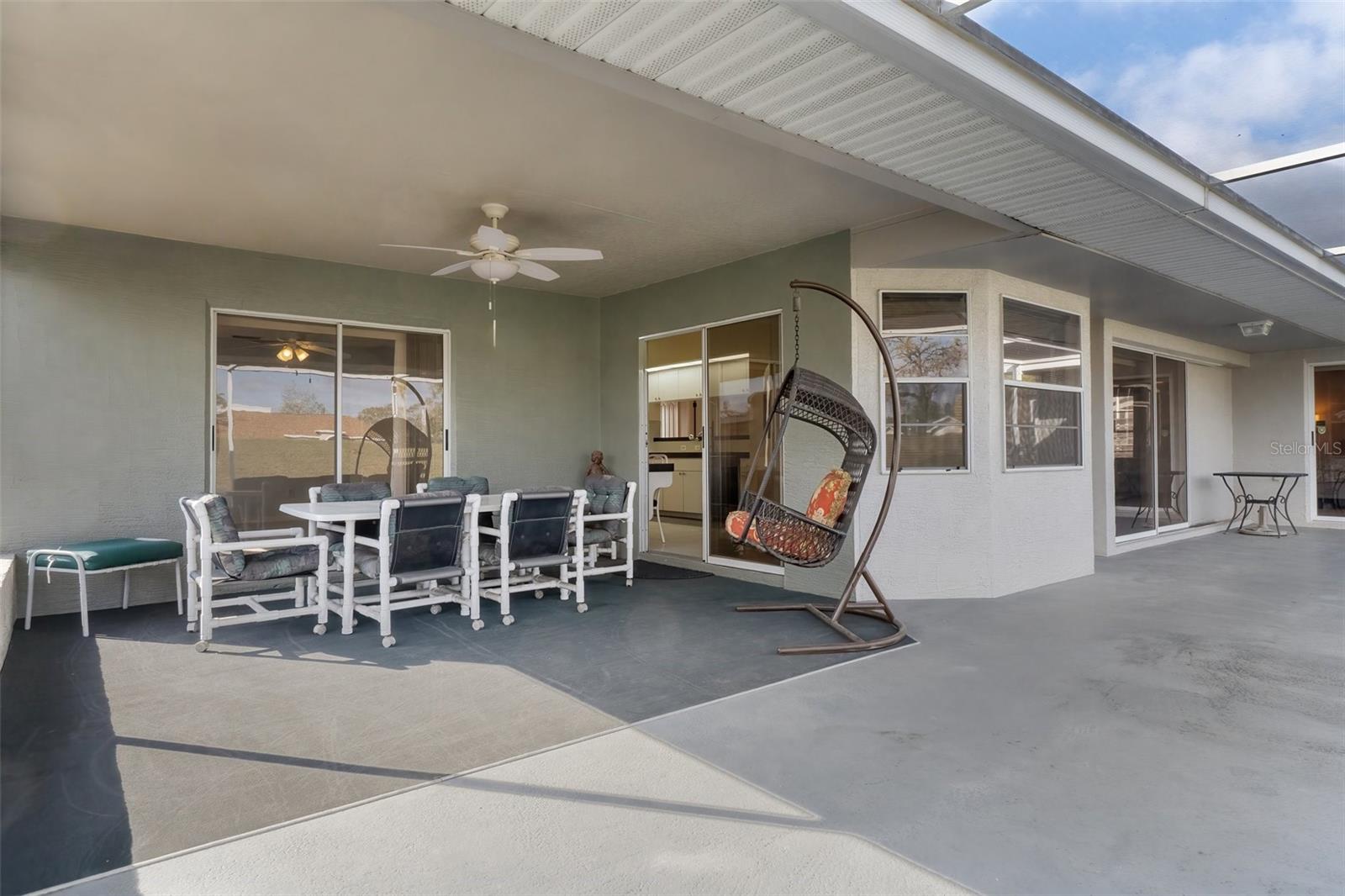 Spacious Screened Lanai