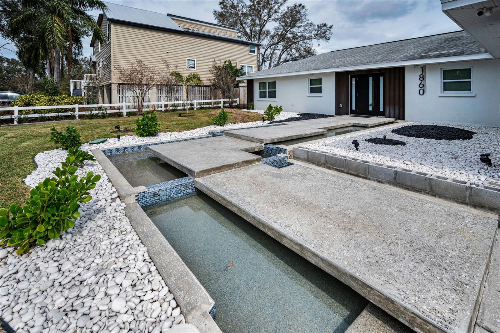 Floating steps walkway