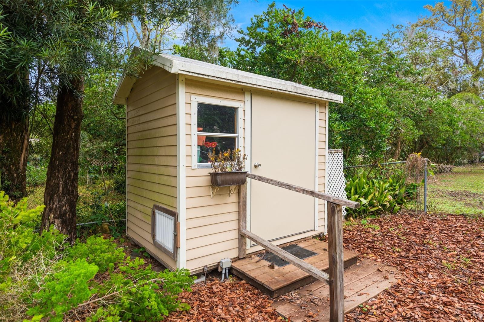 ELECTRIC & AIR CONDITIONING IN SHED