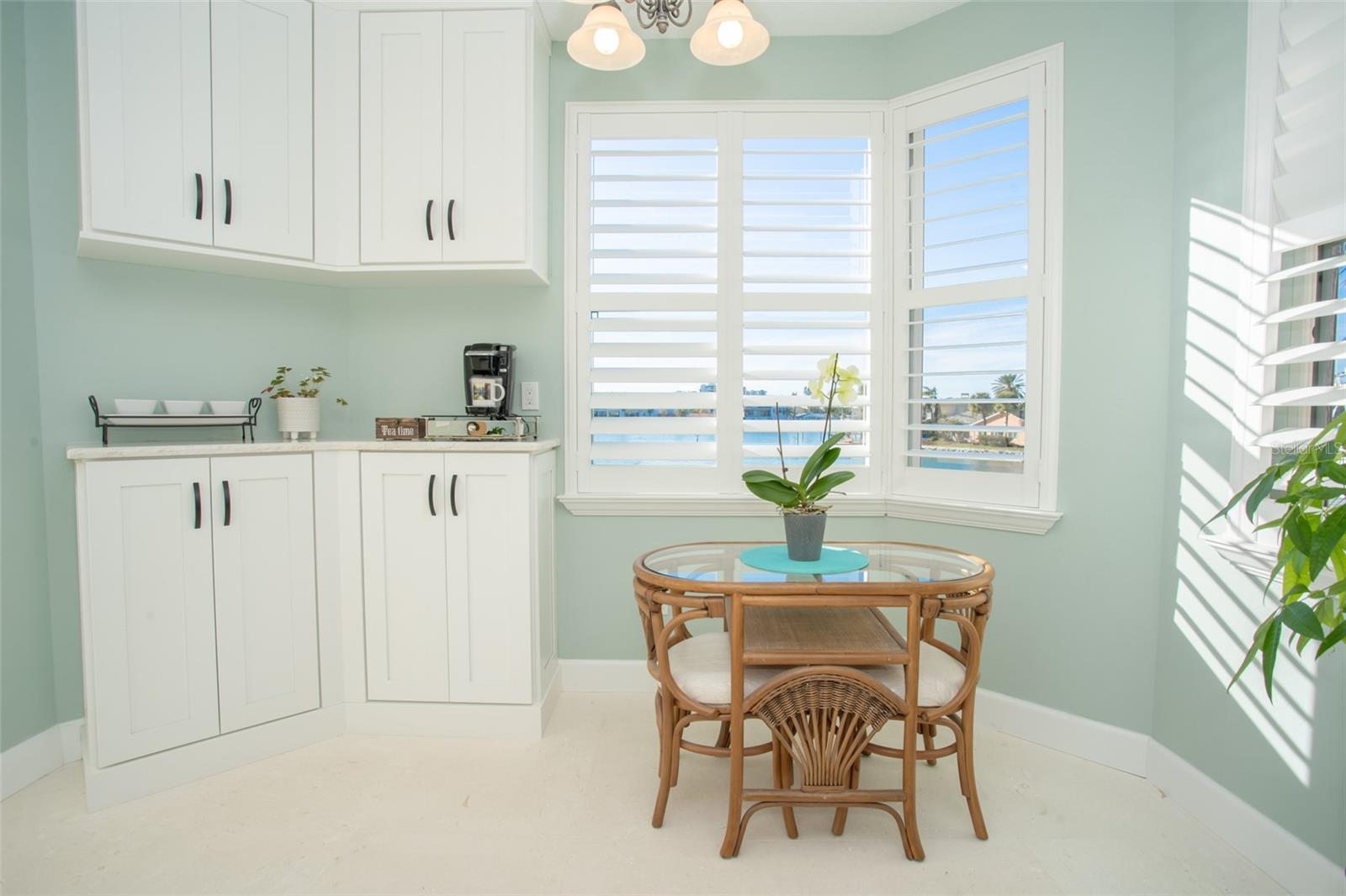 Eat-in Area w/Plantation Shutters