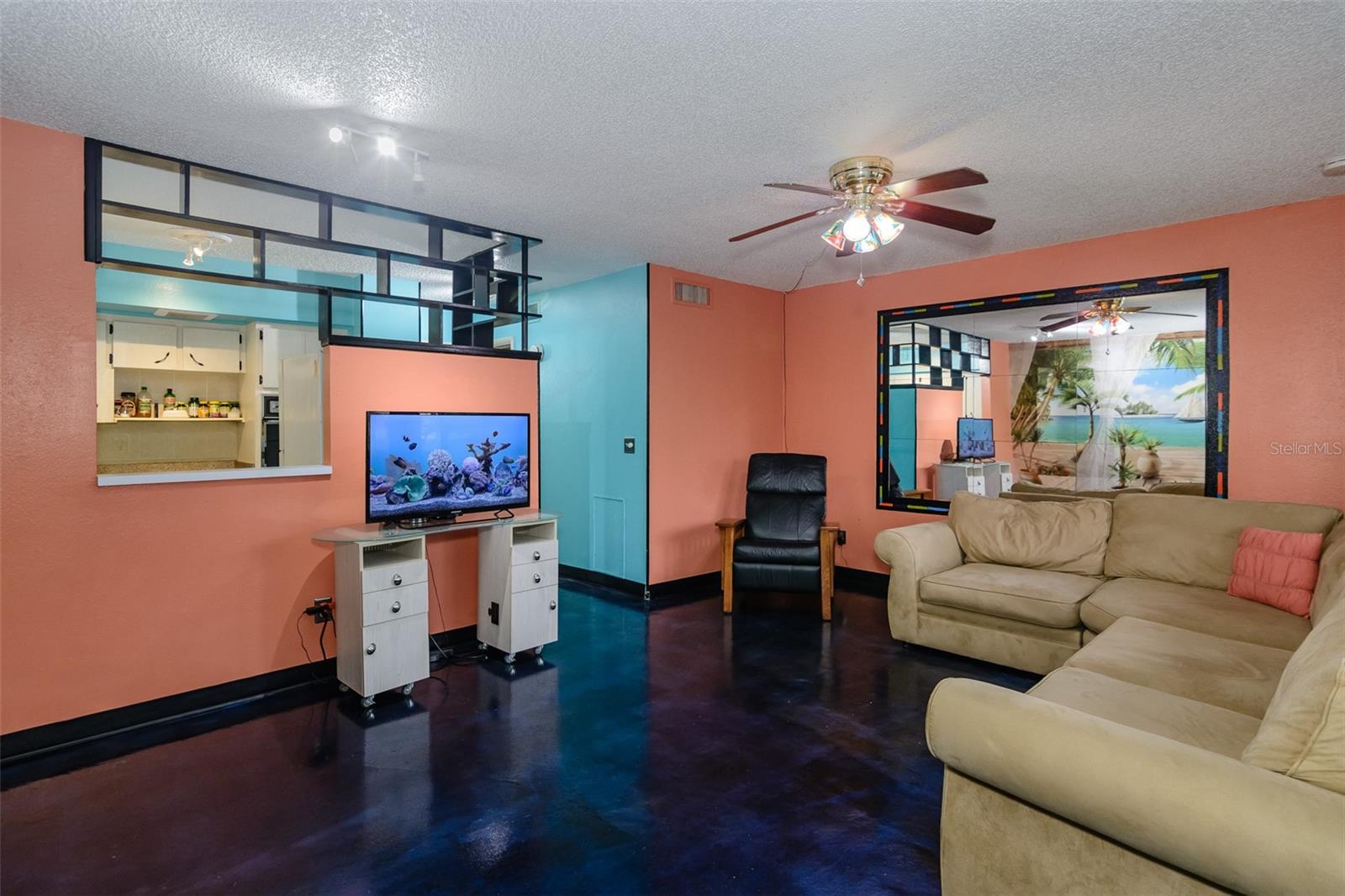 Foyer/Living Room