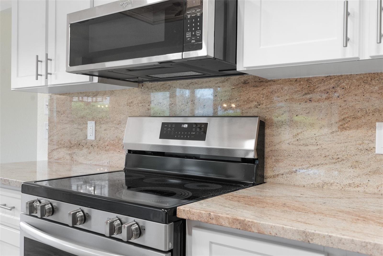 GORGOUES GRANITE BACKSPLASH!!