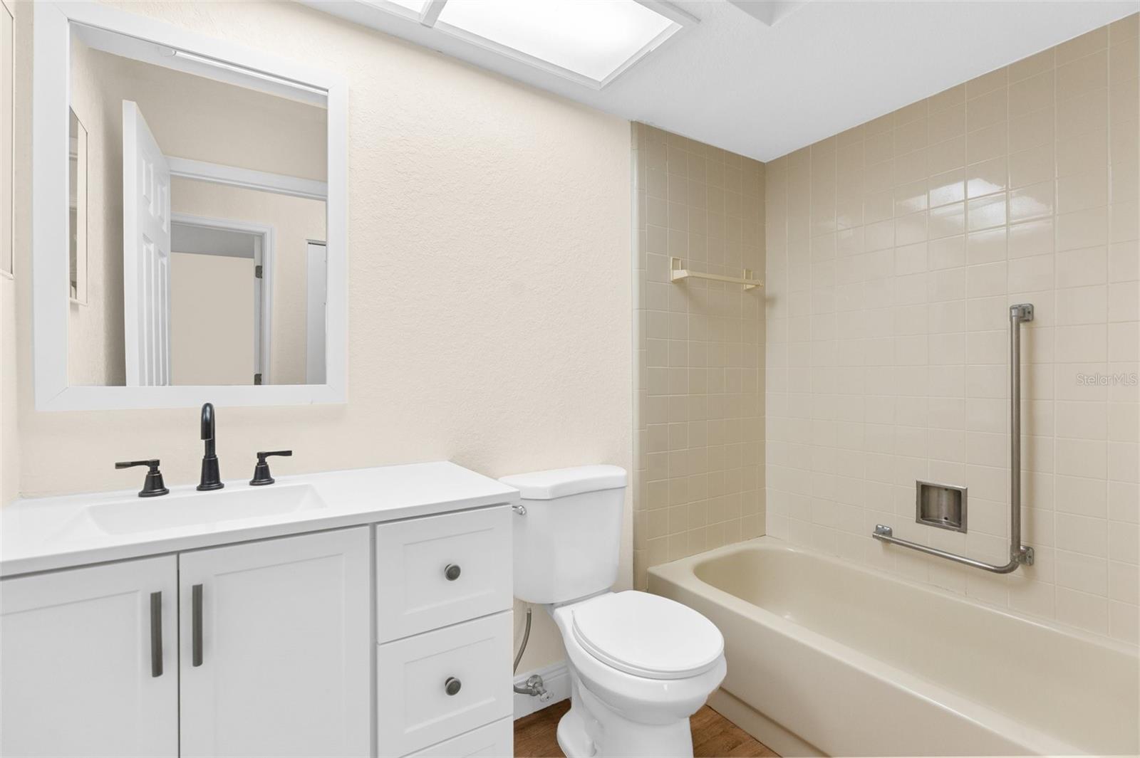 Tub/shower combo in the second bathroom!