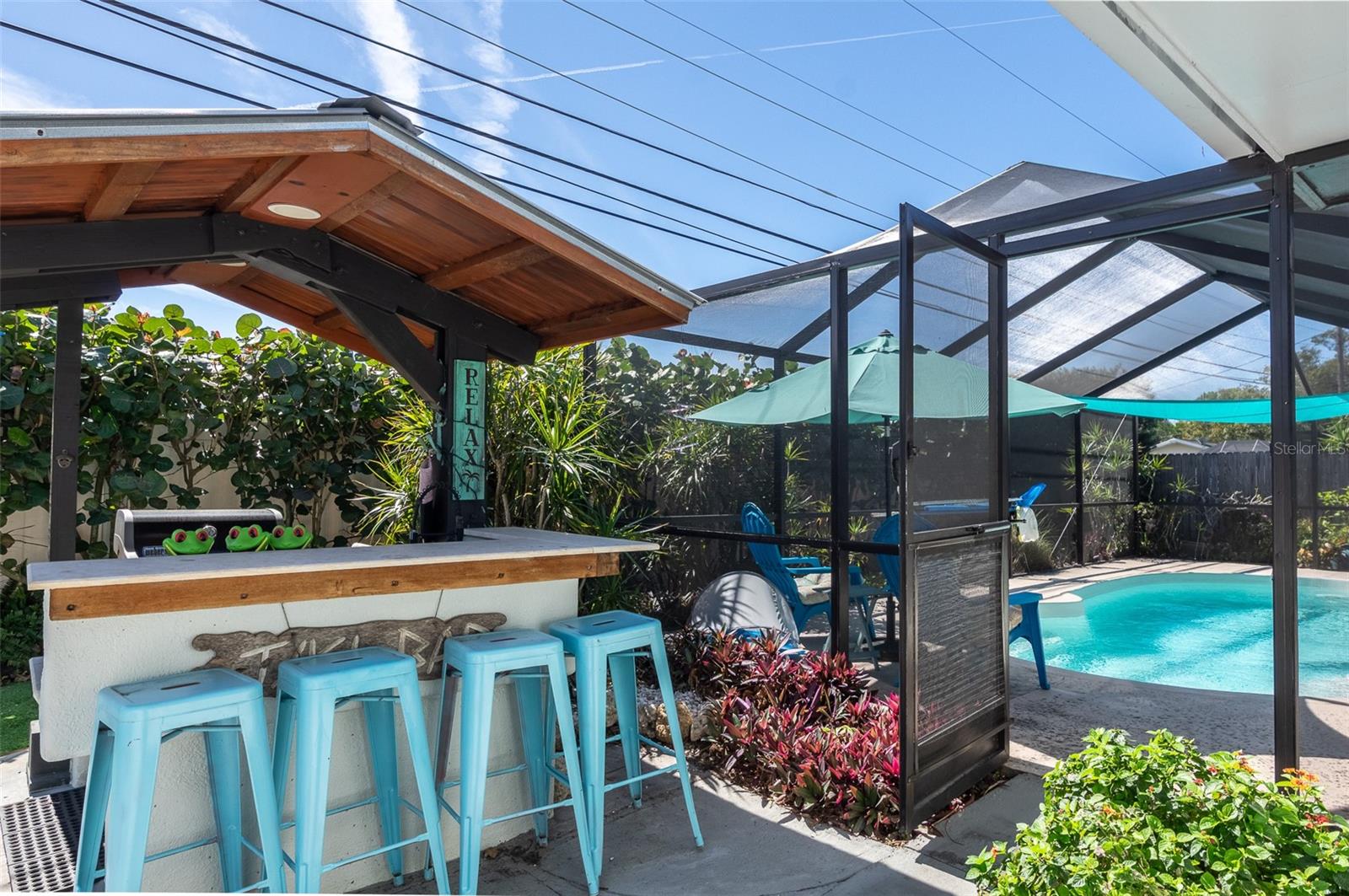 Outdoor Kitchen/Tiki Bar