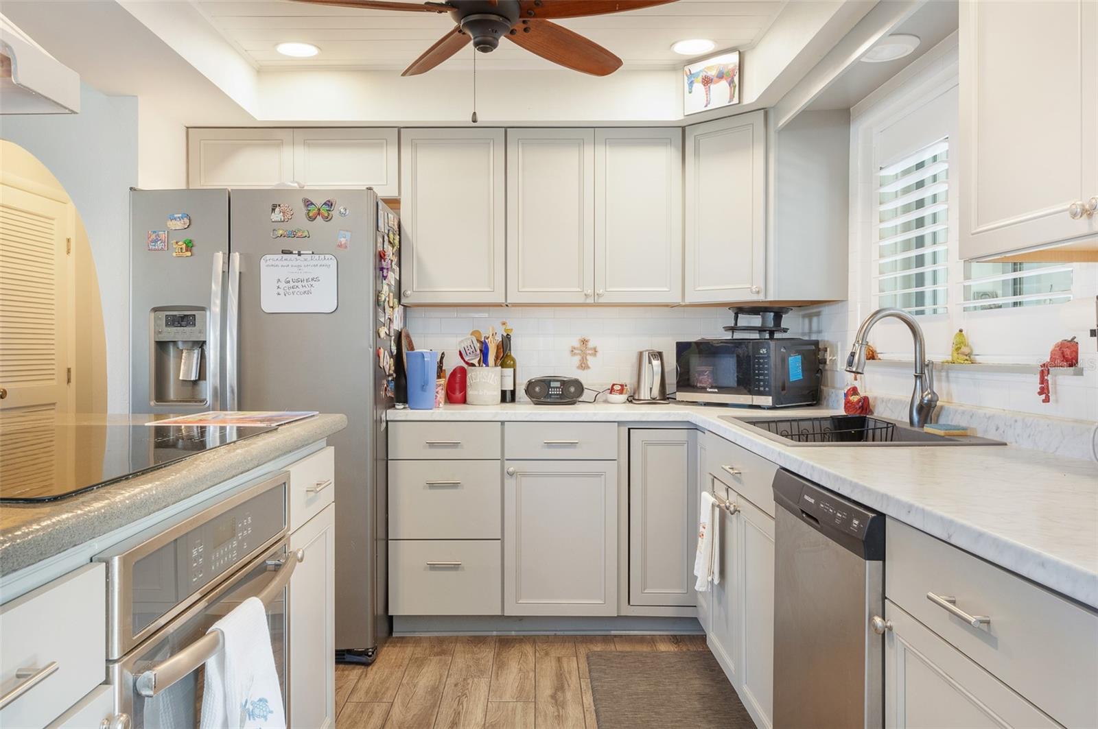 Room to Move in This Kitchen