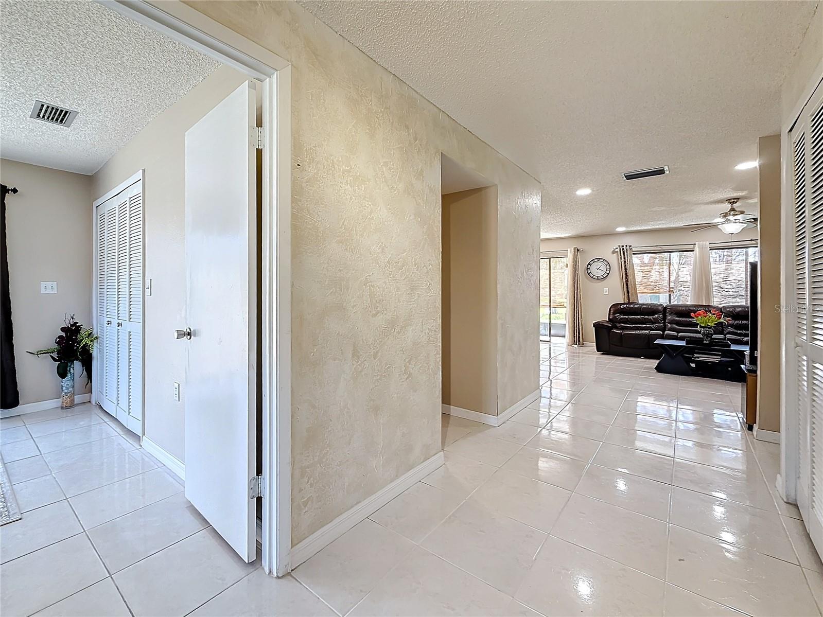 Foyer / Front bedroom entry