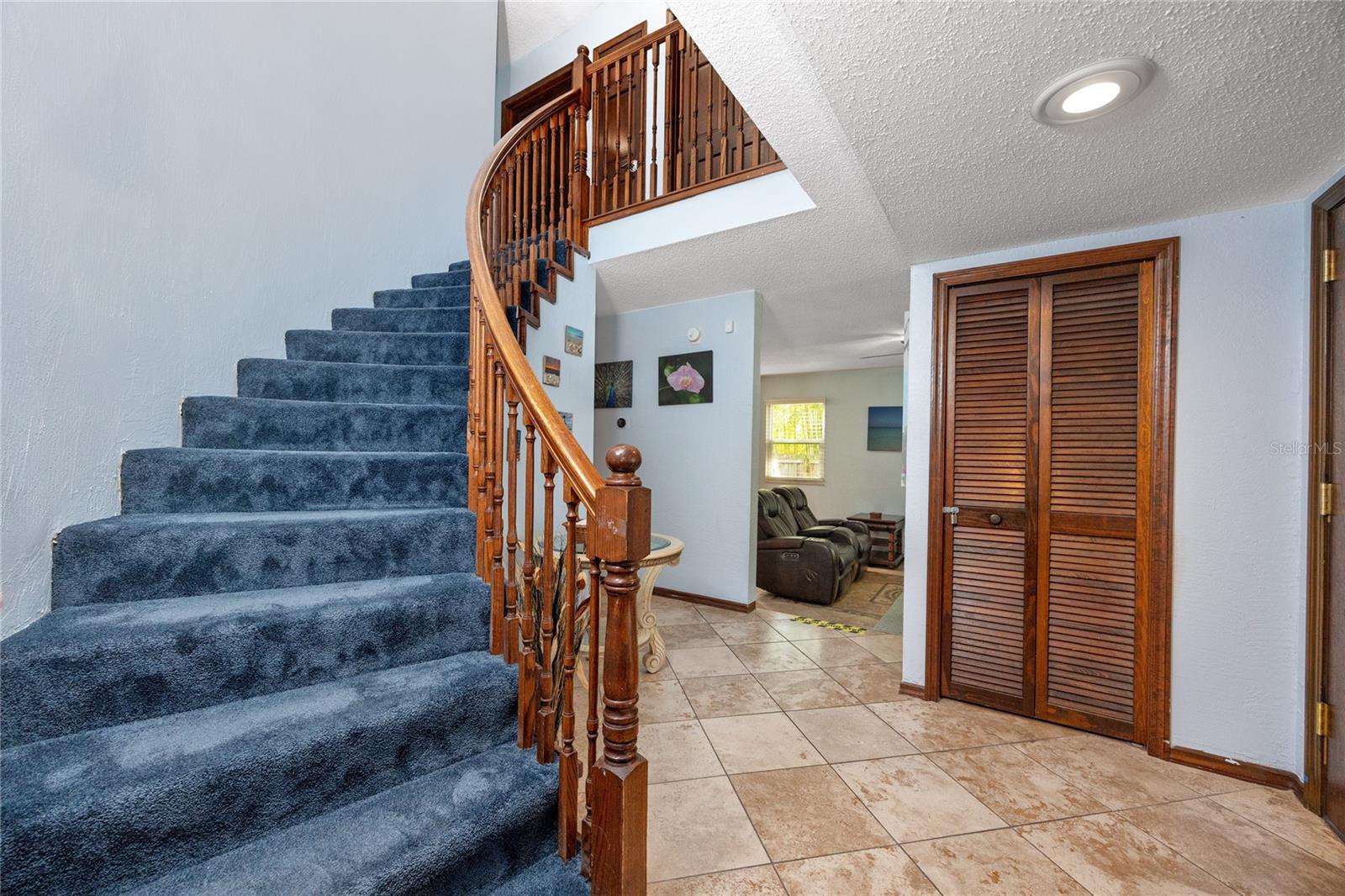 Main House-foyer, stairs to upstairs - view from the front door