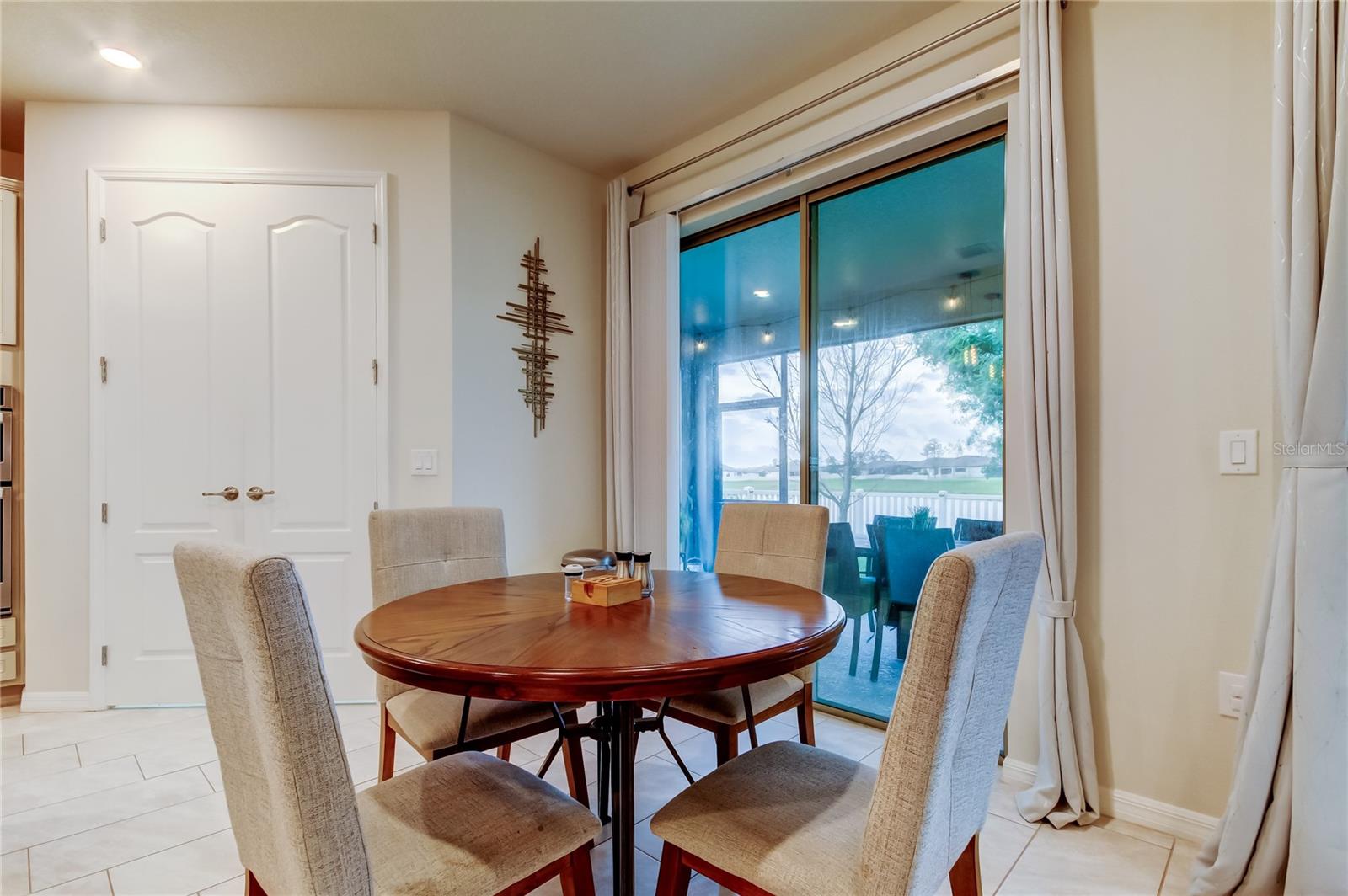 Kitchen eating area