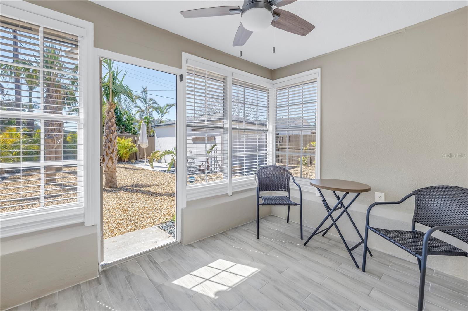 Sunroom/Breakfast Nook