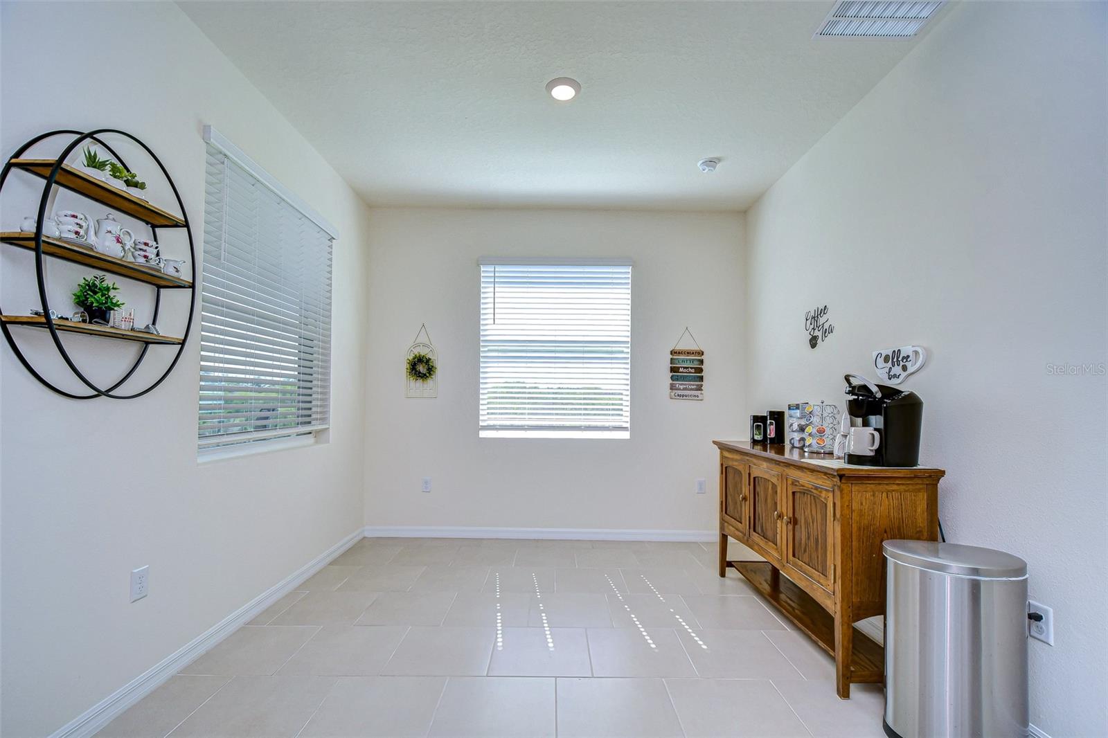 Kitchen Dining Area