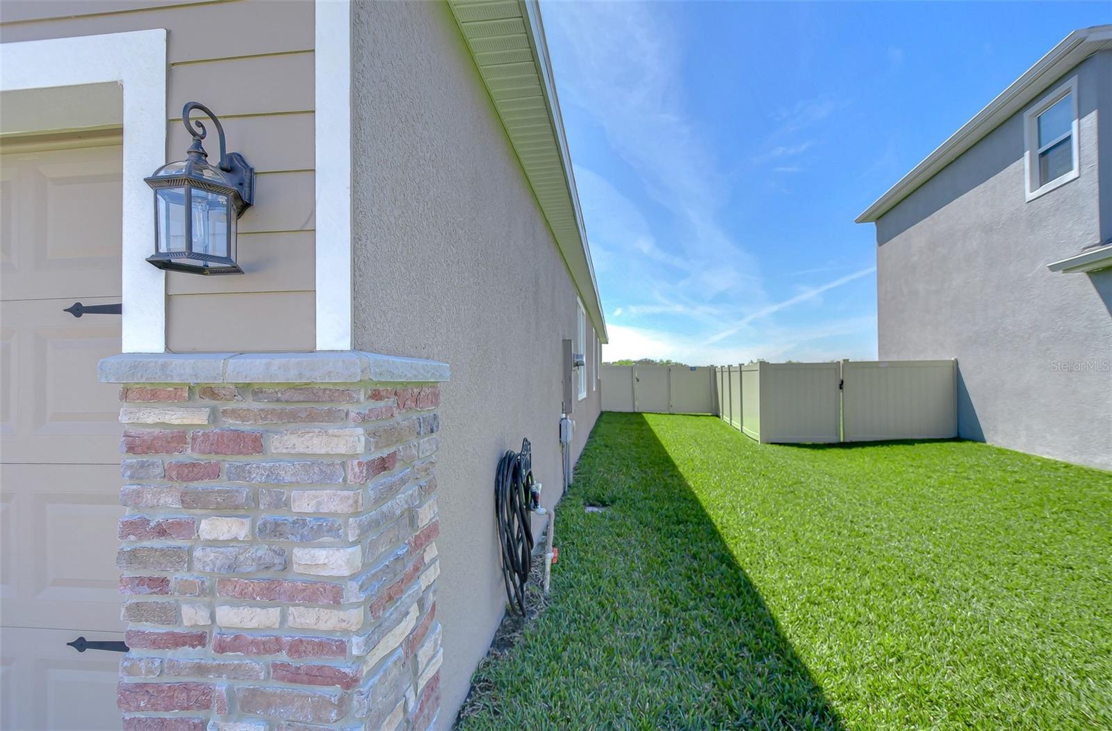 Front Elevation & Large Side Yard