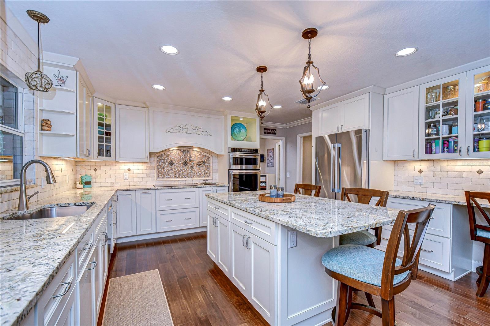 Stunning kitchen with all the elegant upgrades and features!