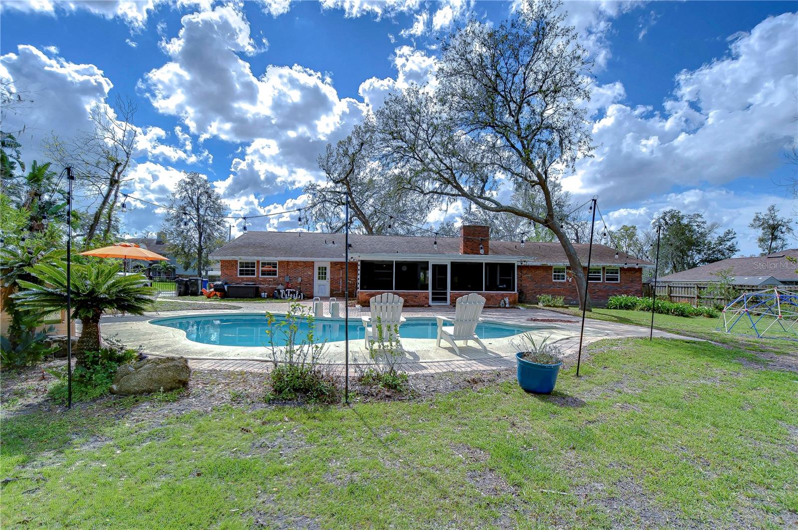 Spacious backyard!