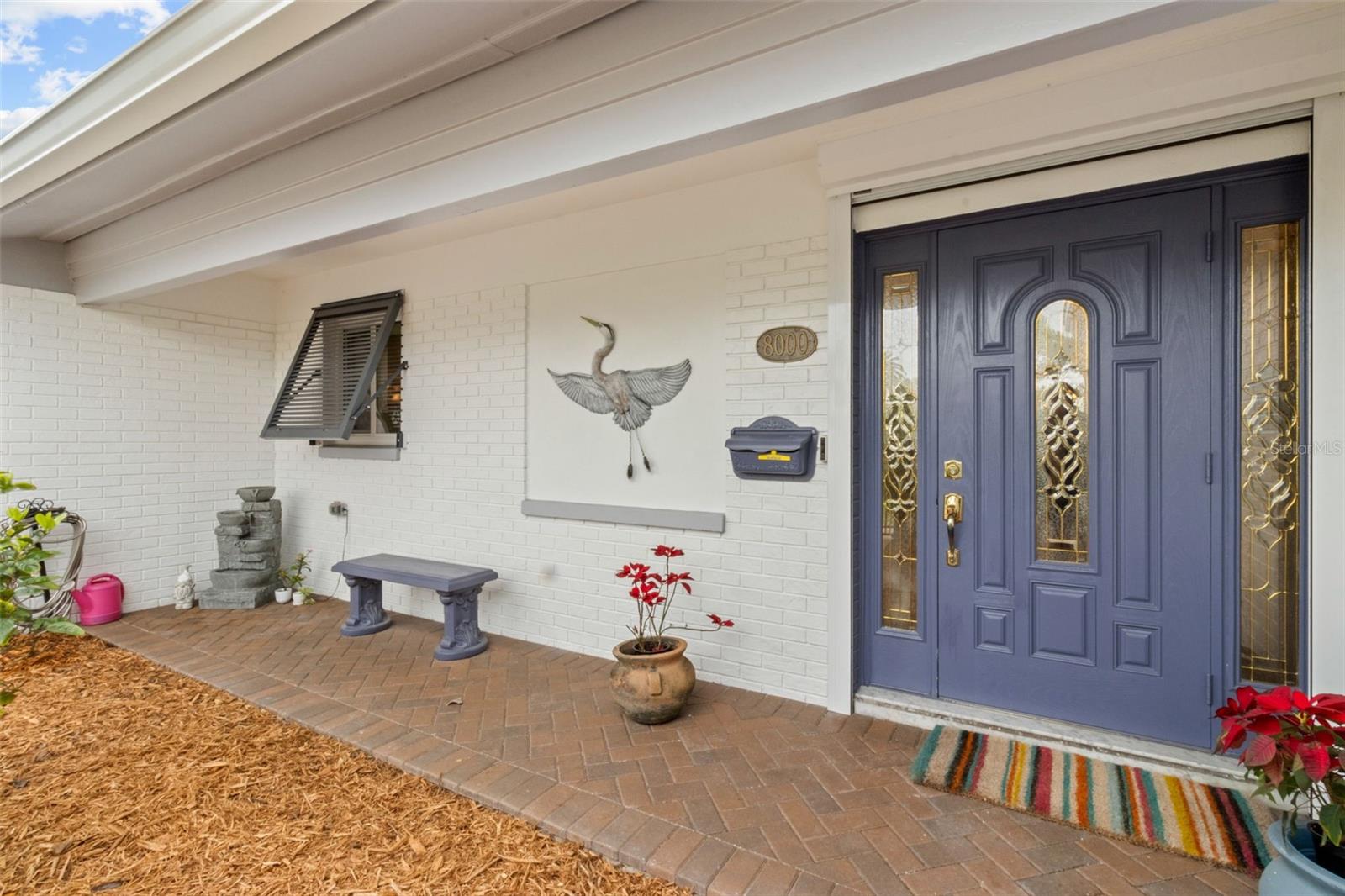 Front porch sitting area