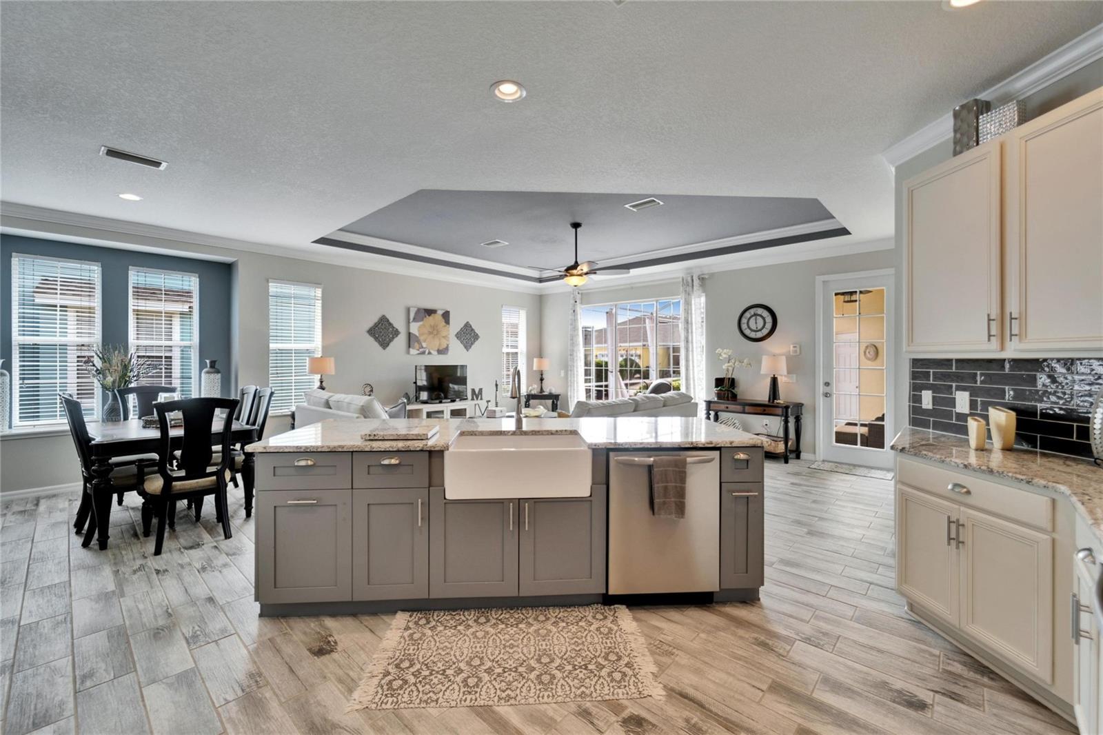 Updated Kitchen w/Farmhouse Sink