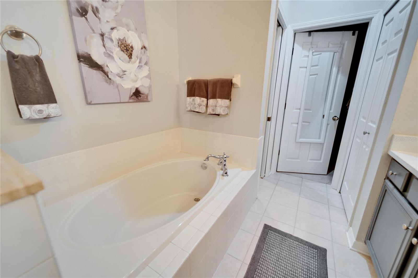 Garden Tub in Owner's Suite Bathroom