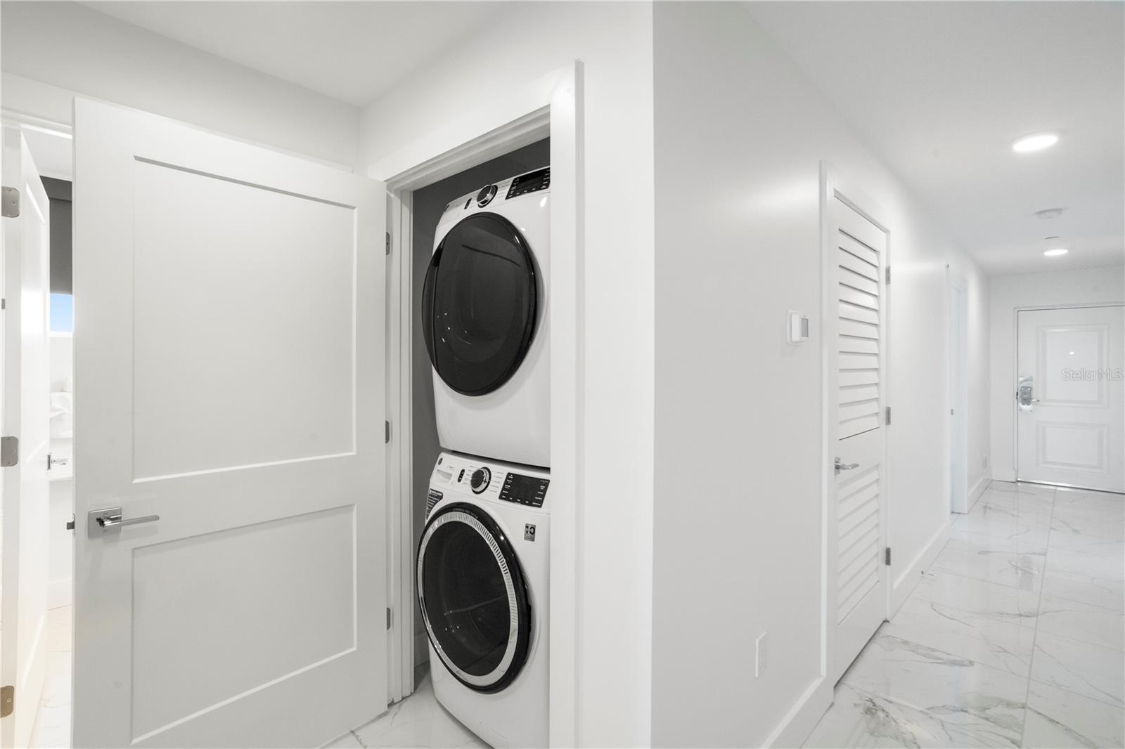 Full size washer/dryer in unit