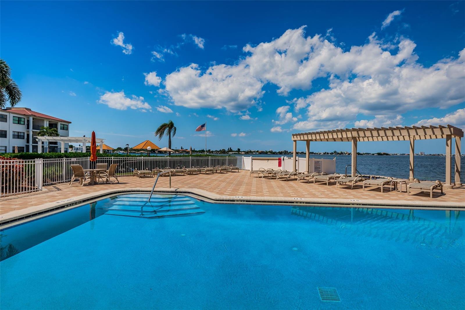 Gorgeous Heated Pool & Spa overlooking Boca Ciega Bay