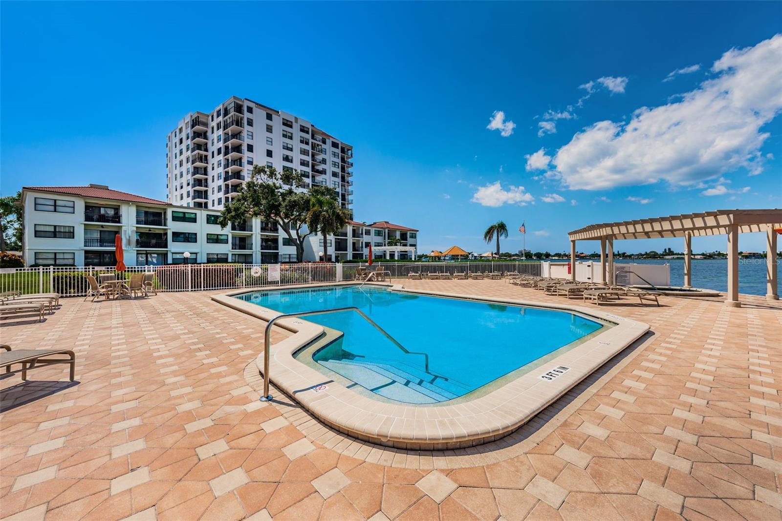 Gorgeous Heated Pool & Spa overlooking Boca Ciega Bay