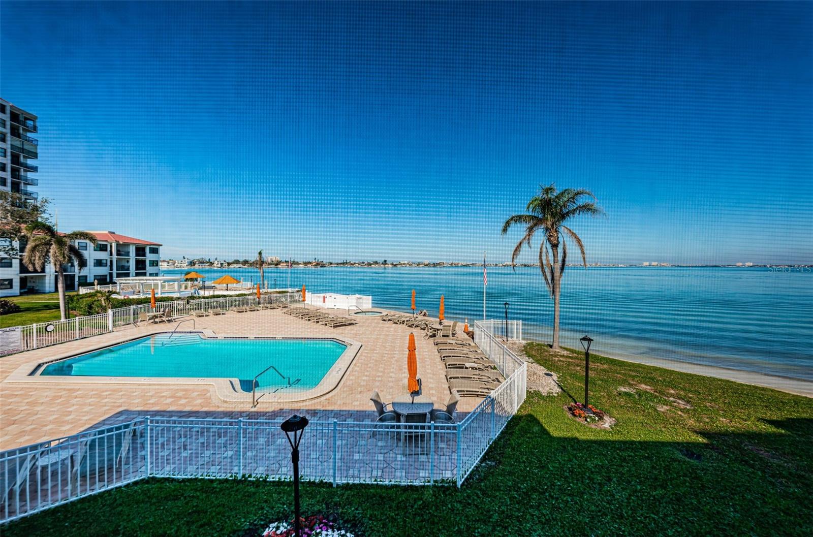 Gorgeous Heated Pool & Spa overlooking Boca Ciega Bay