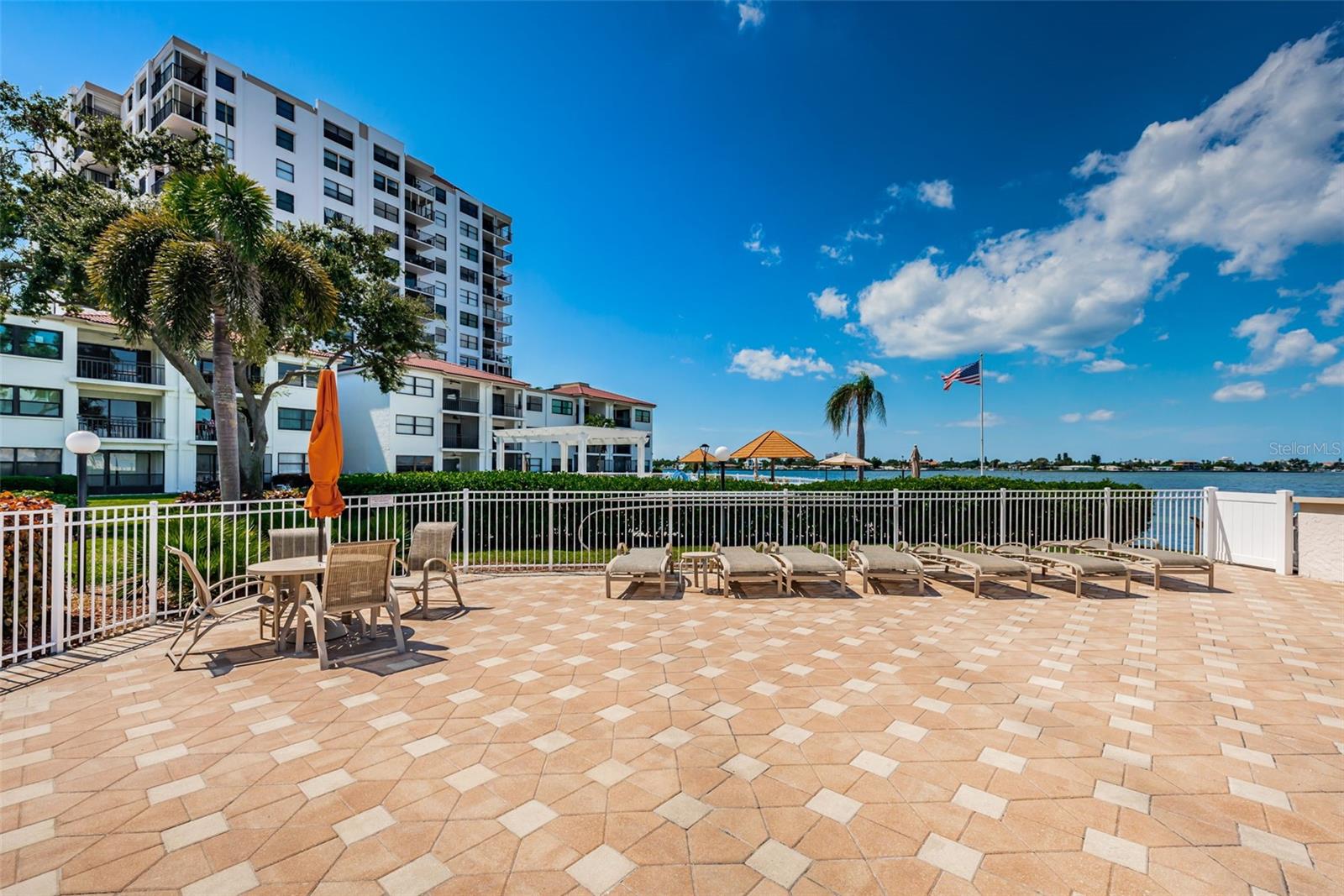 Gorgeous Heated Pool & Spa overlooking Boca Ciega Bay