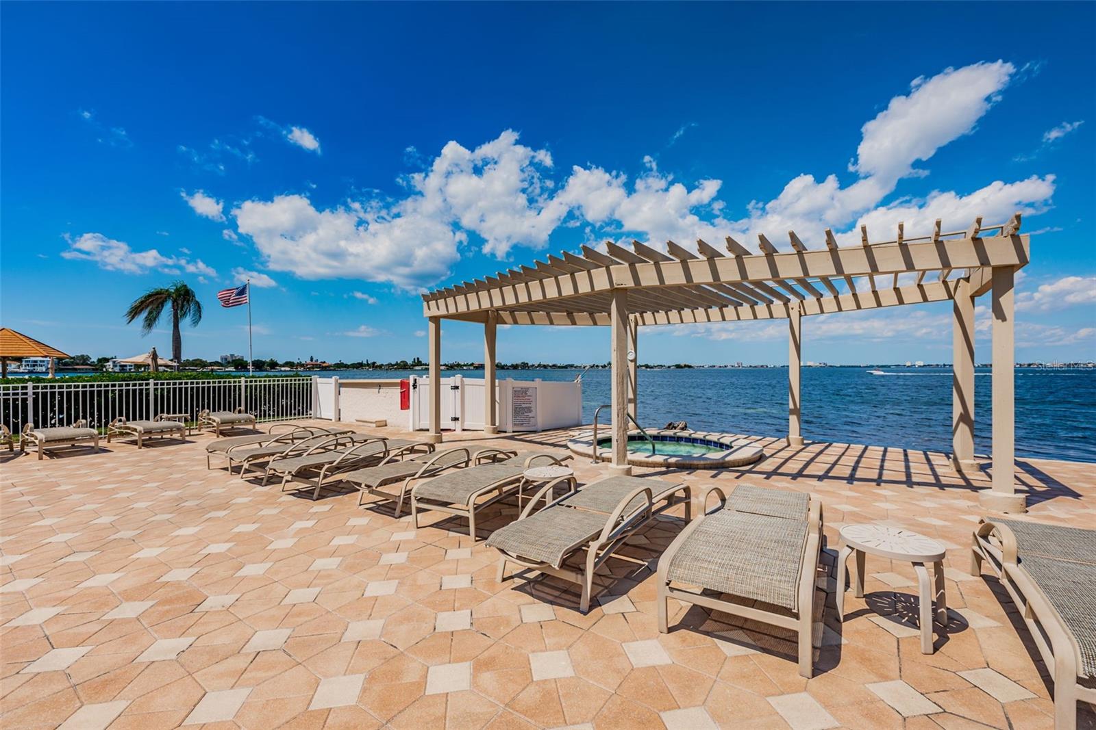 Gorgeous Heated Pool & Spa overlooking Boca Ciega Bay