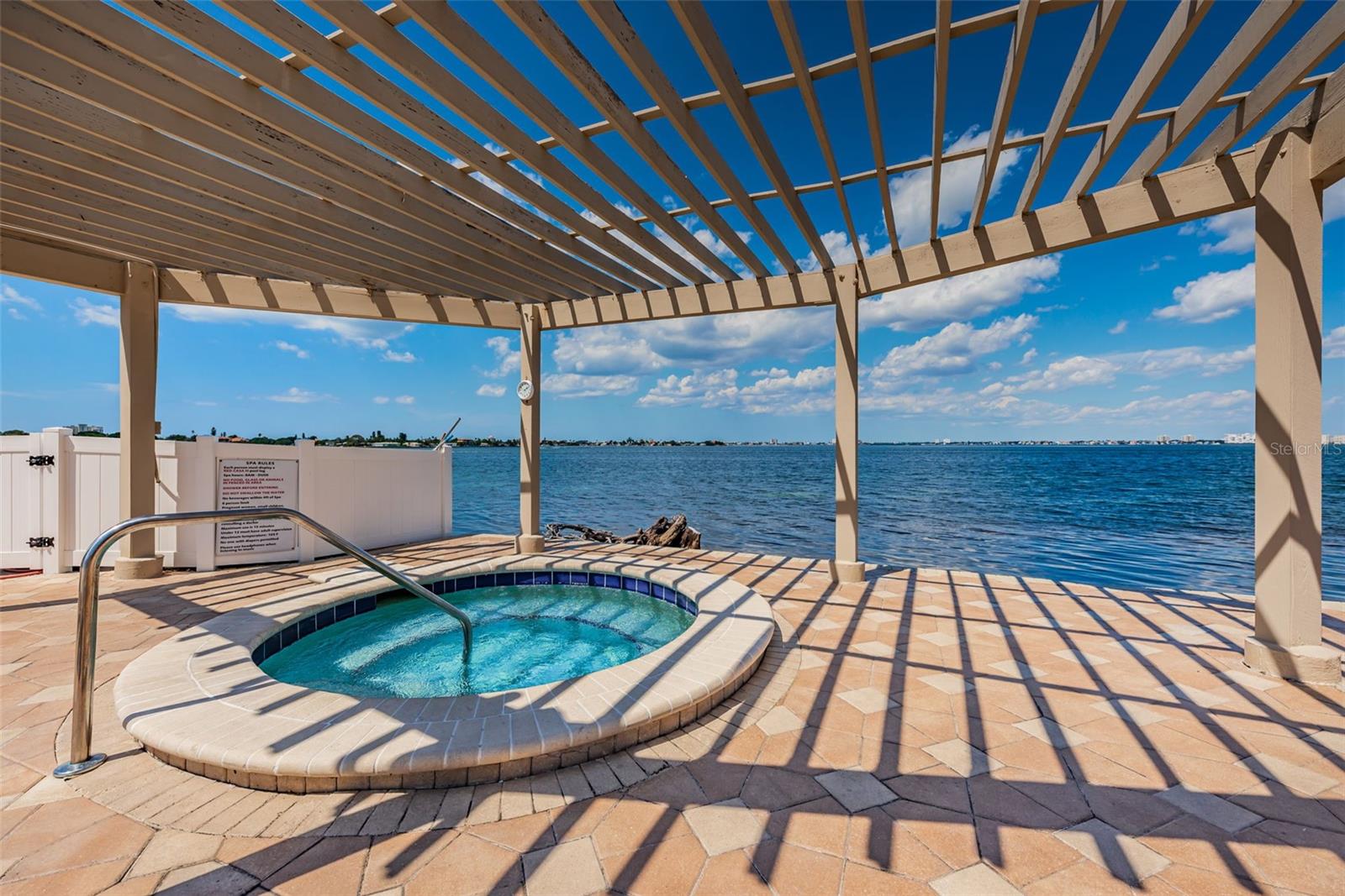 Gorgeous Heated Pool & Spa overlooking Boca Ciega Bay