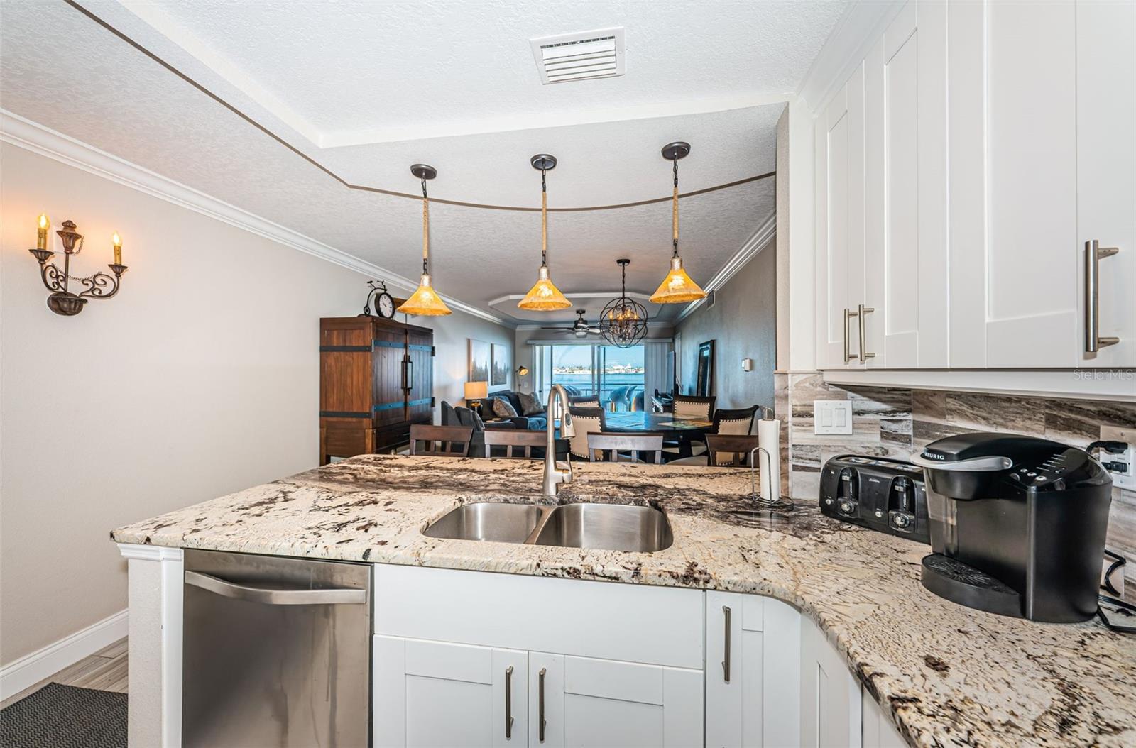 Kitchen with Gorgeous Quartz Countertop