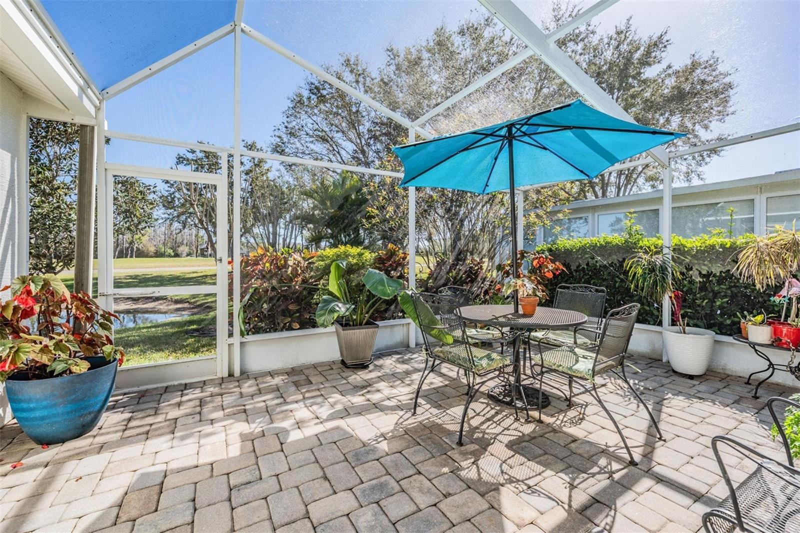 Screened-in lanai with exterior access