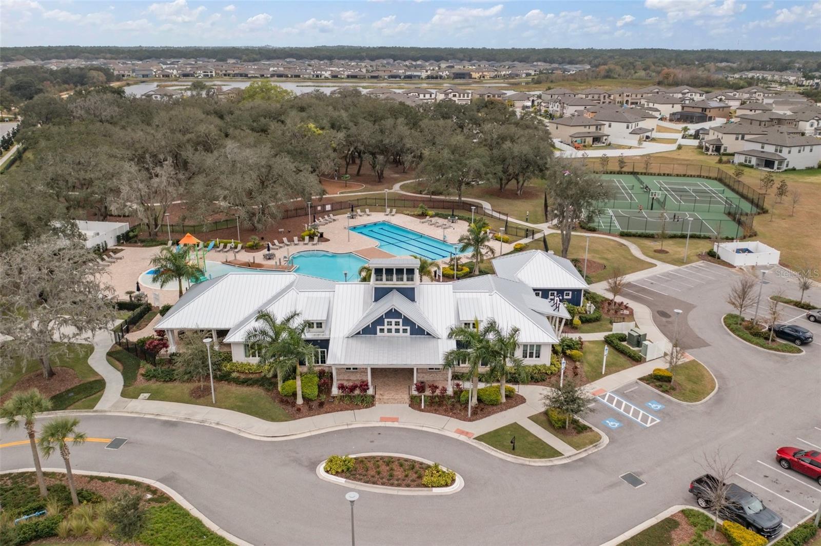 Hammock Club Clubhouse in the middle