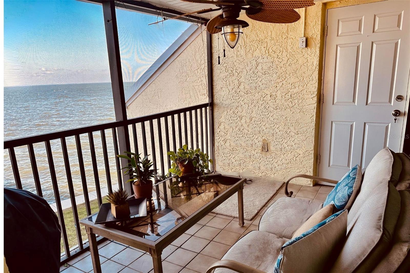 Waterviews with a door to your private stairs