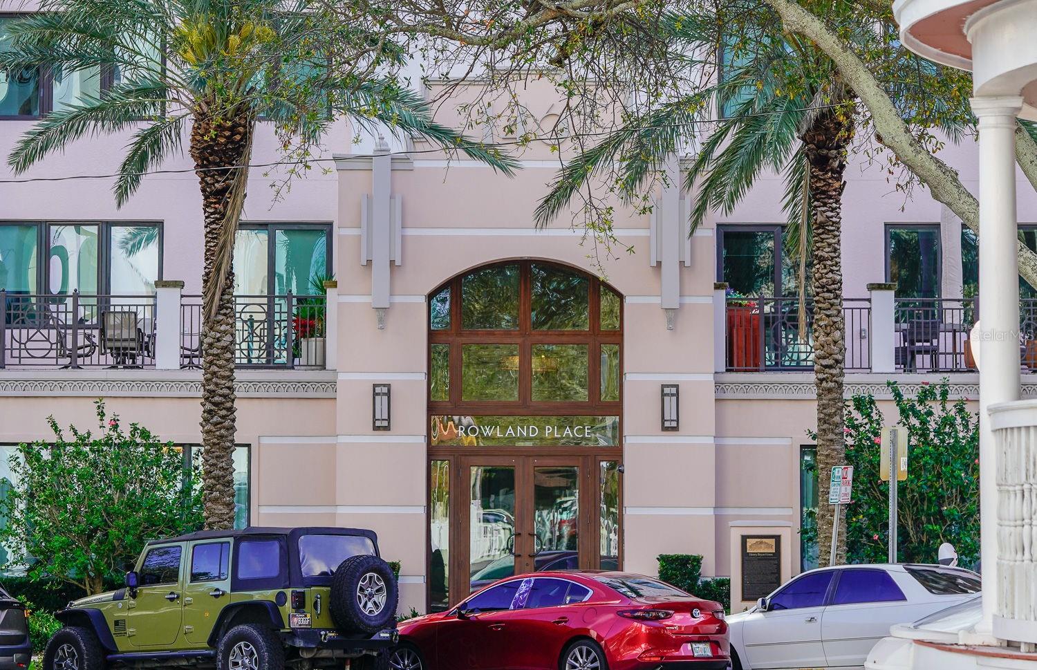 Nice entrance with stunning lobby!