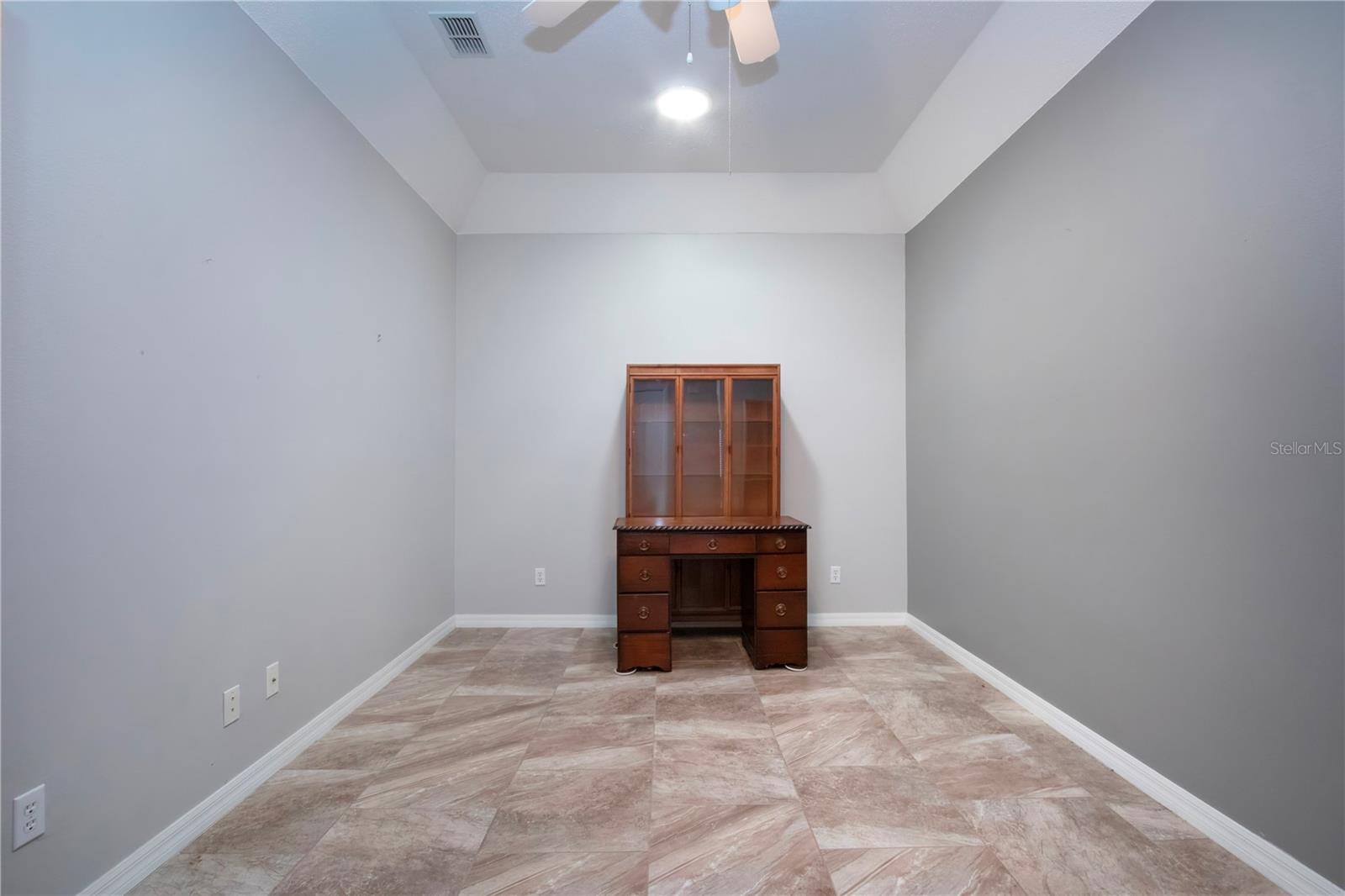 Office/Den w/Tray Ceiling