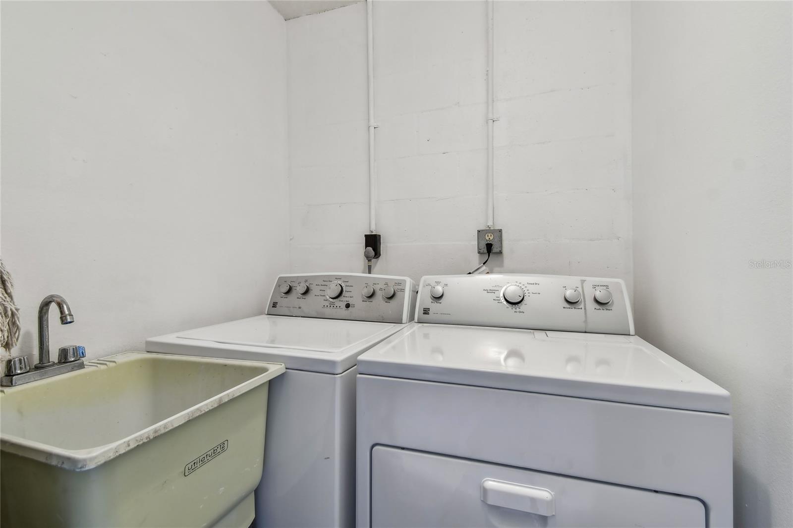 Laundry Room with sink