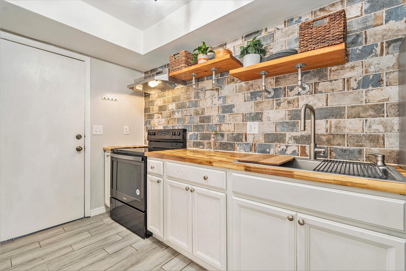 Kitchen- leads to laundry room