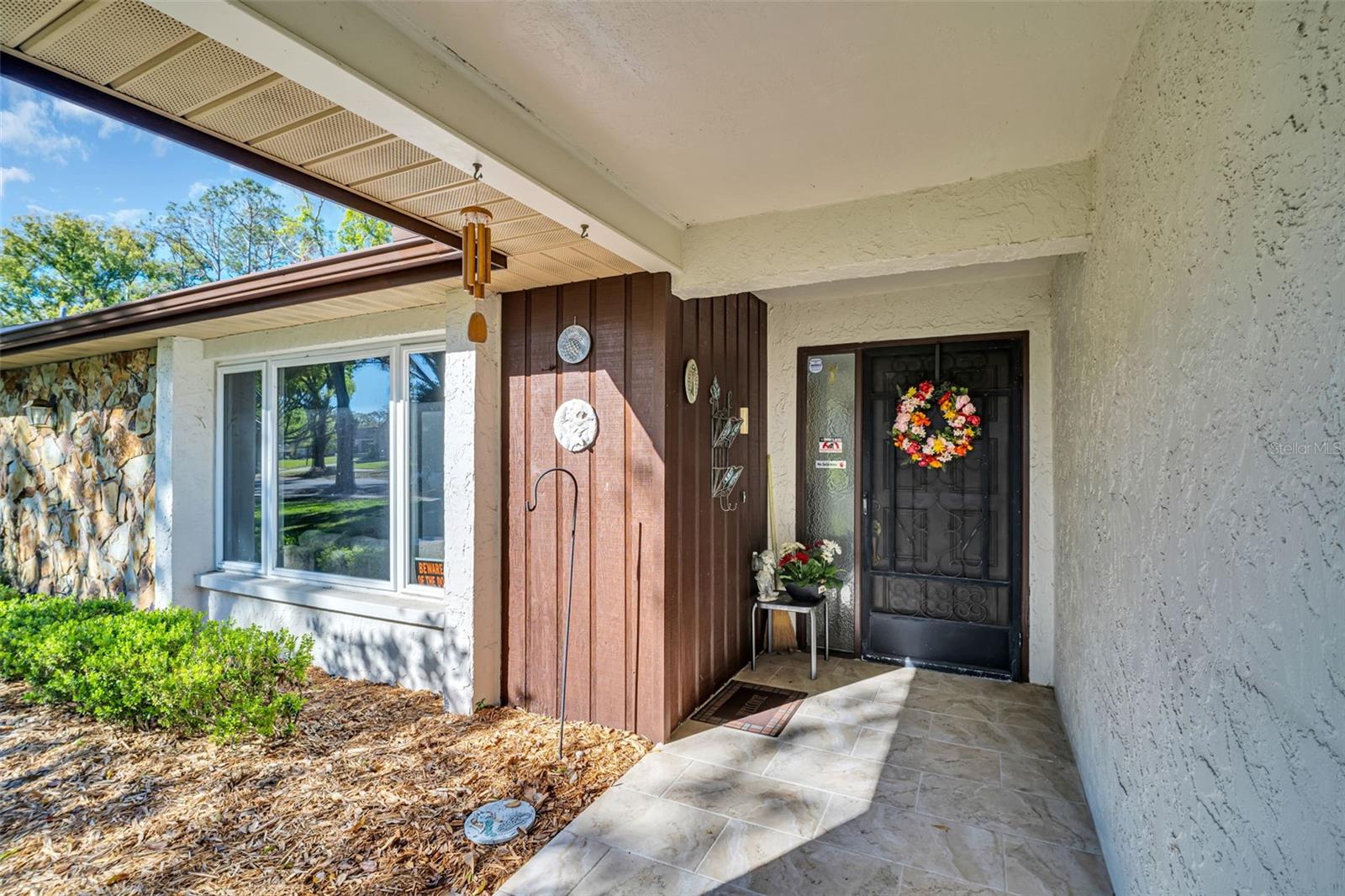 Lovely weather Welcome guests thru this lovely entryway~