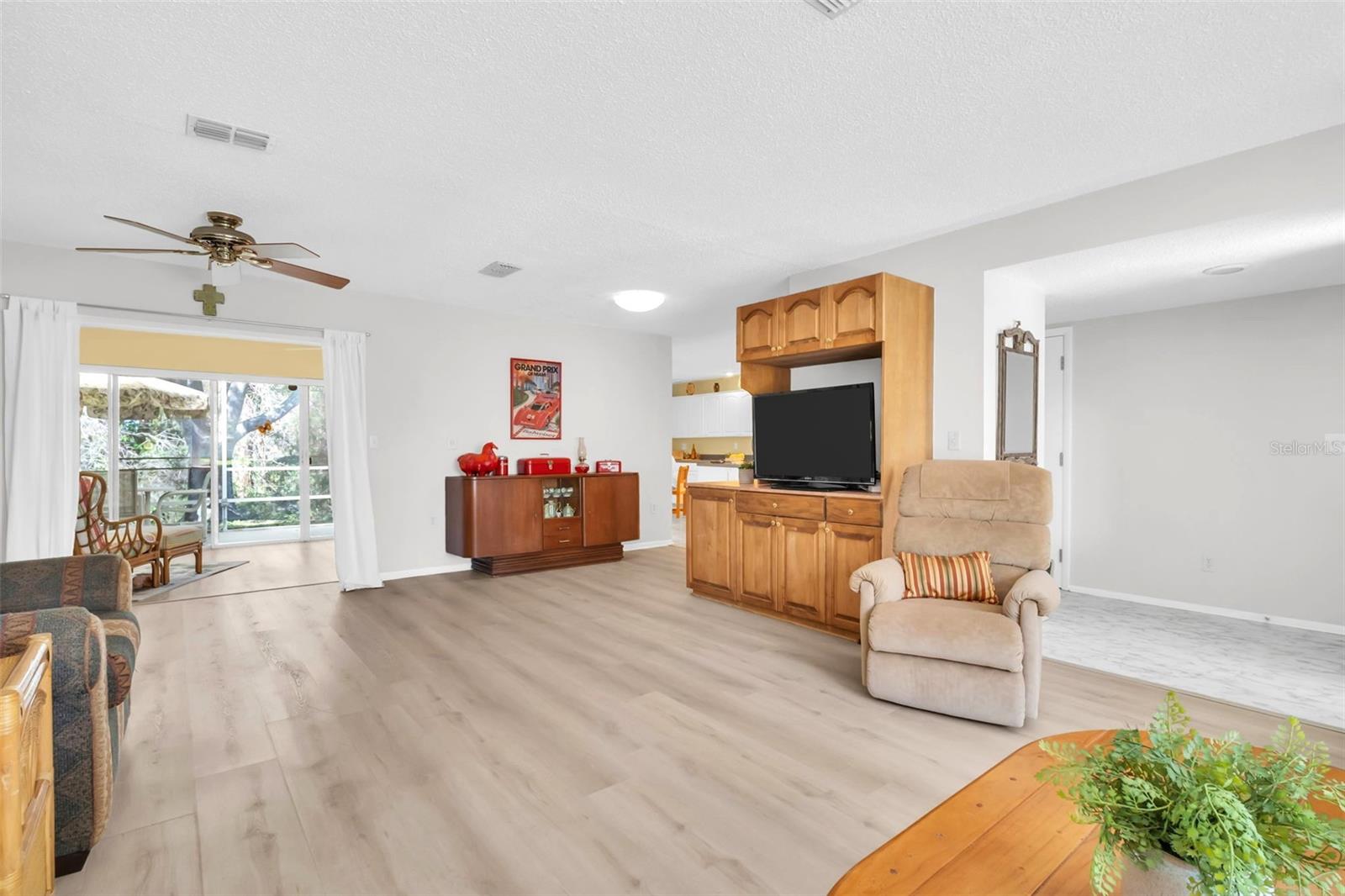 Open view through to the family room and the lanai~