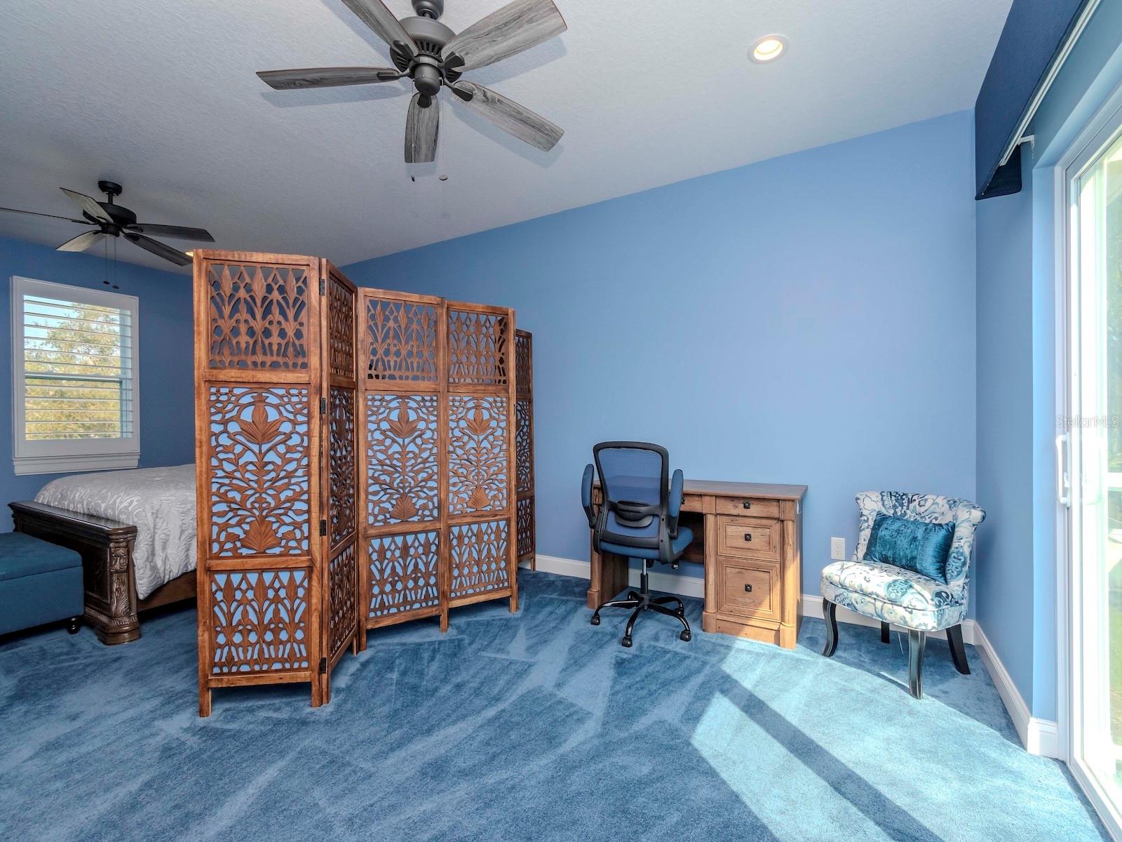 MASTER SUITE SITTING AREA