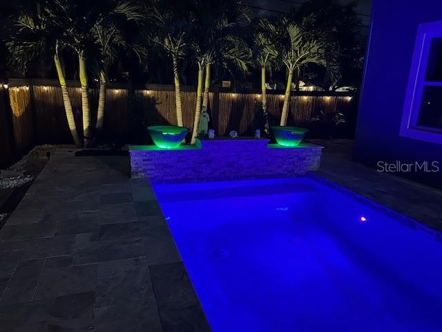 DECORATIVE LIGHTING OF POOL / LANDSCAPE