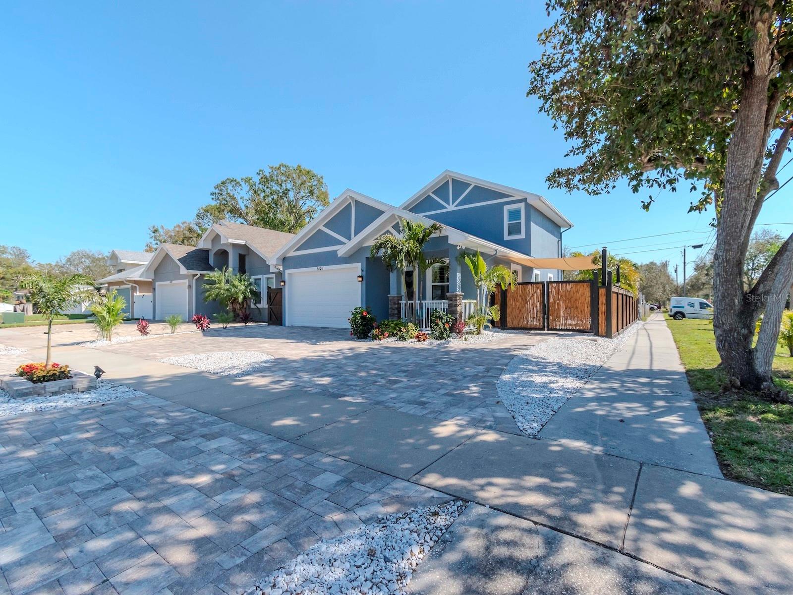 EXTRA LONG CIRCLE DRIVEWAY