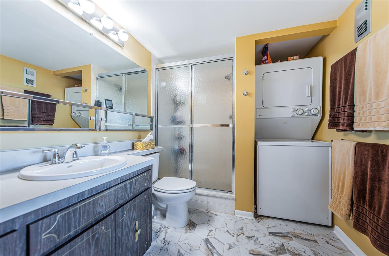 Primary bath with washer/dryer